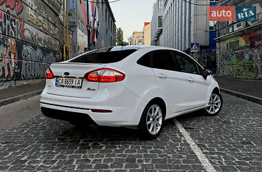 Седан Ford Fiesta 2015 в 