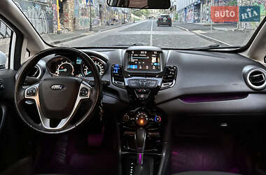 Седан Ford Fiesta 2015 в 