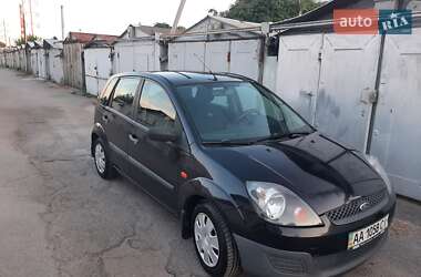 Хэтчбек Ford Fiesta 2006 в 