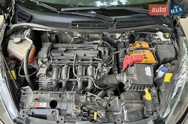 Хэтчбек Ford Fiesta 2011 в 