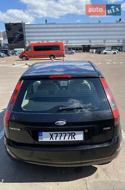 Хетчбек Ford Fiesta 2003 в 
