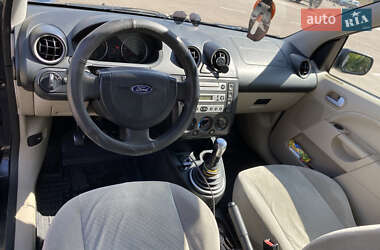 Хетчбек Ford Fiesta 2003 в 