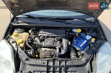 Хетчбек Ford Fiesta 2003 в 