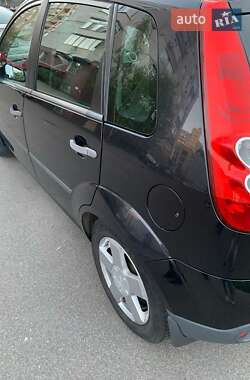 Хэтчбек Ford Fiesta 2007 в 