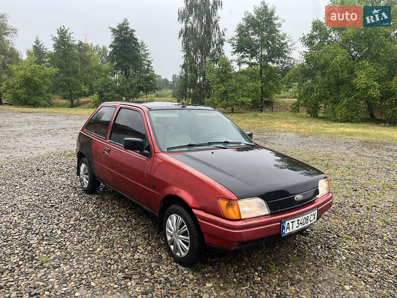 Хэтчбек Ford Fiesta 1989 в 