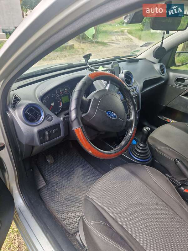 Хэтчбек Ford Fiesta 2007 в Луцке