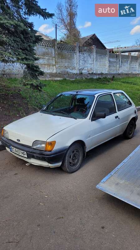 Хэтчбек Ford Fiesta 1990 в 