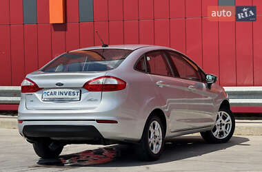 Седан Ford Fiesta 2015 в 