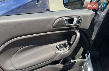 Седан Ford Fiesta 2015 в 