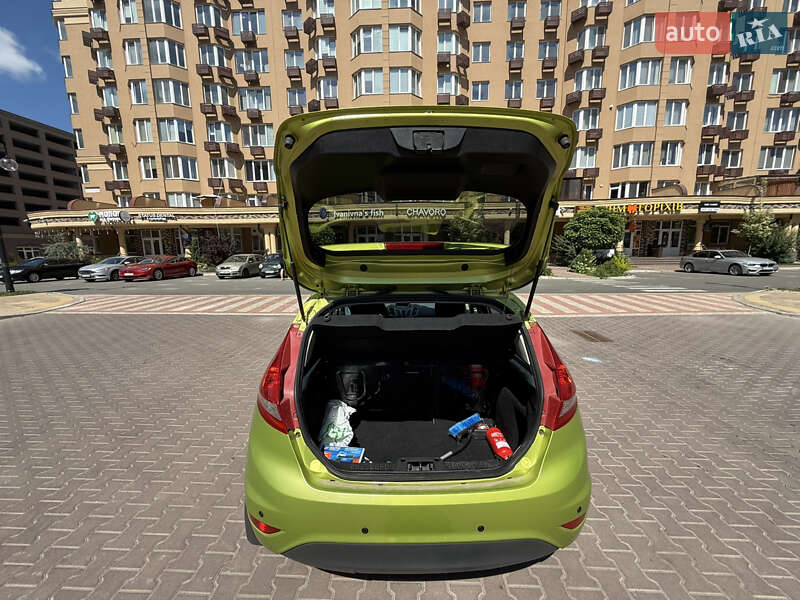Хетчбек Ford Fiesta 2010 в Софіївській Борщагівці