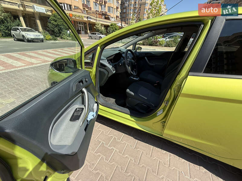 Хетчбек Ford Fiesta 2010 в Софіївській Борщагівці