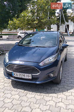 Хэтчбек Ford Fiesta 2015 в 