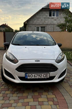 Хэтчбек Ford Fiesta 2013 в 