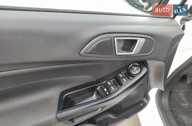 Хэтчбек Ford Fiesta 2013 в 