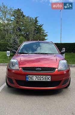 Хэтчбек Ford Fiesta 2006 в 