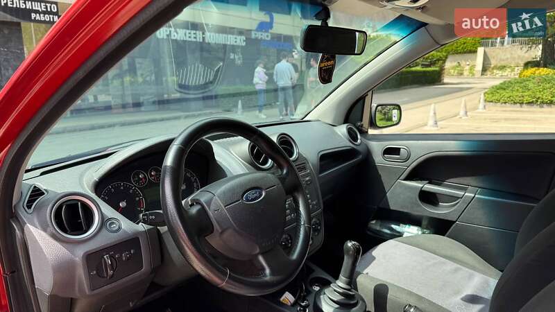 Хэтчбек Ford Fiesta 2006 в Николаеве