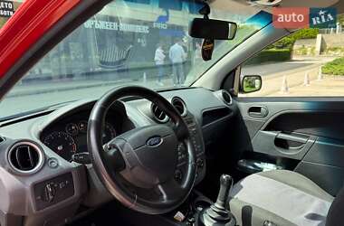 Хэтчбек Ford Fiesta 2006 в 