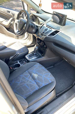 Хэтчбек Ford Fiesta 2011 в 