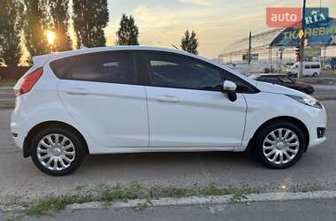 Хэтчбек Ford Fiesta 2016 в 