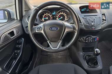 Хэтчбек Ford Fiesta 2016 в 