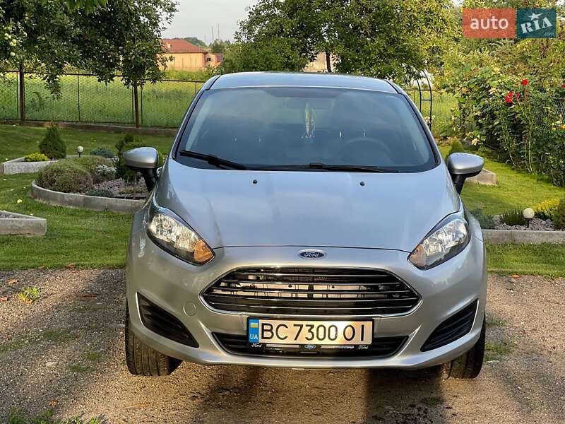 Хэтчбек Ford Fiesta 2018 в 