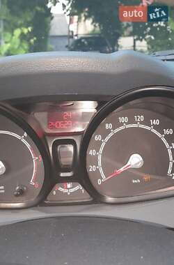 Хэтчбек Ford Fiesta 2010 в 