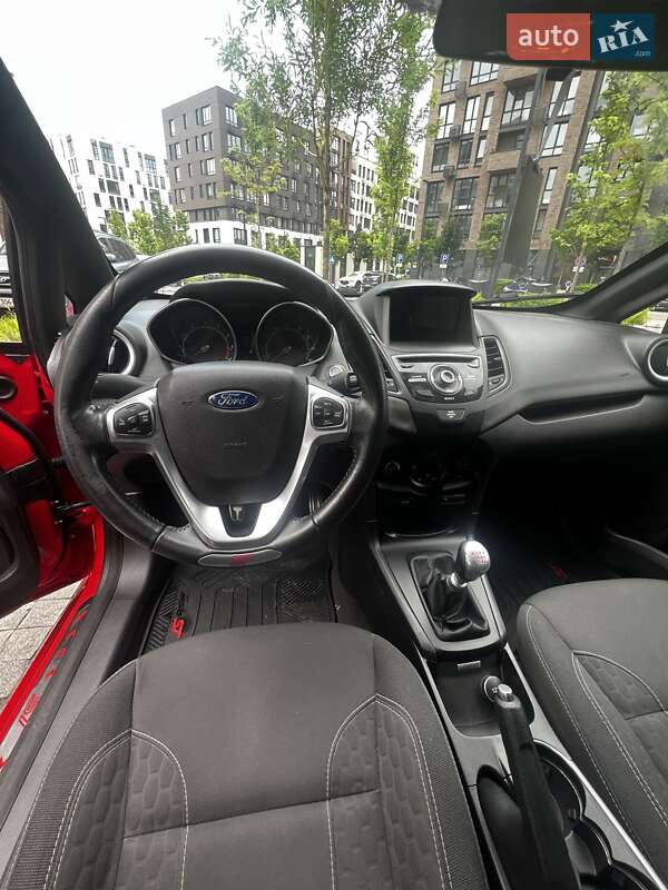 Хэтчбек Ford Fiesta 2016 в Киеве