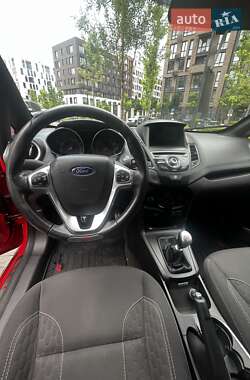 Хэтчбек Ford Fiesta 2016 в 