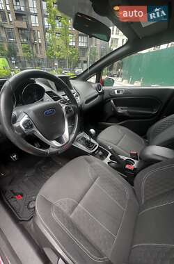 Хэтчбек Ford Fiesta 2016 в 