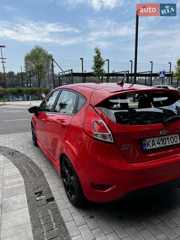 Хэтчбек Ford Fiesta 2016 в Киеве