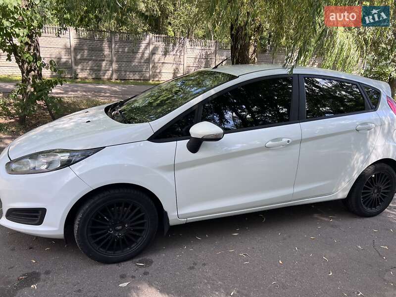 Хэтчбек Ford Fiesta 2016 в Киеве