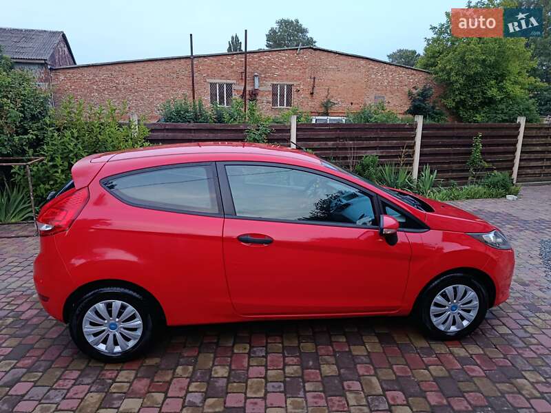Хэтчбек Ford Fiesta 2010 в Хмельницком