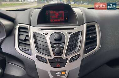 Седан Ford Fiesta 2011 в 