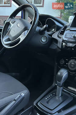 Хэтчбек Ford Fiesta 2013 в 