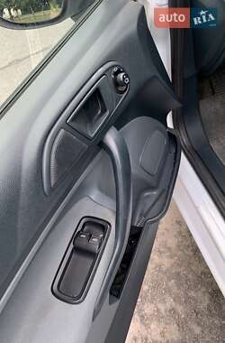 Хэтчбек Ford Fiesta 2009 в 