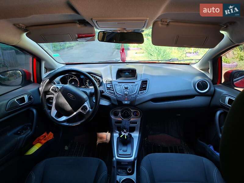 Хэтчбек Ford Fiesta 2013 в Кривом Роге