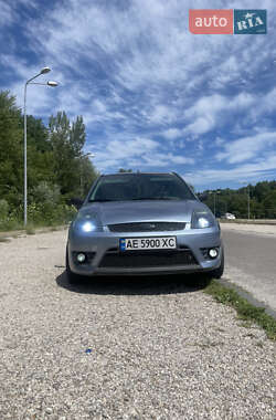 Хэтчбек Ford Fiesta 2005 в 