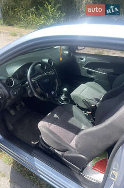 Хэтчбек Ford Fiesta 2005 в 