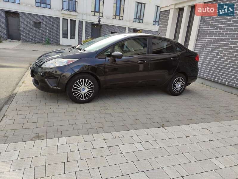 Седан Ford Fiesta 2013 в Киеве