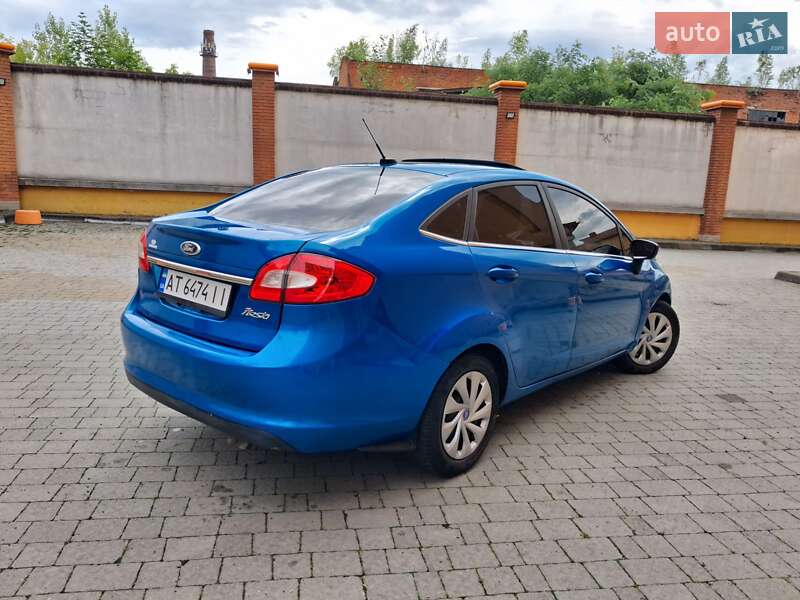 Седан Ford Fiesta 2011 в Коломиї