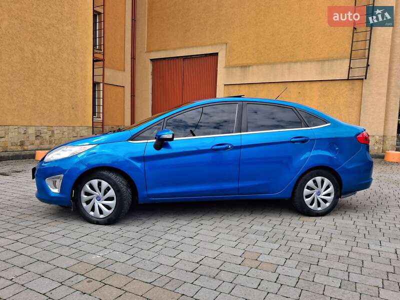 Седан Ford Fiesta 2011 в 