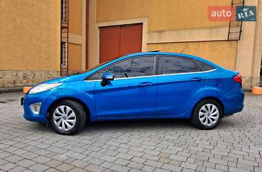 Седан Ford Fiesta 2011 в 