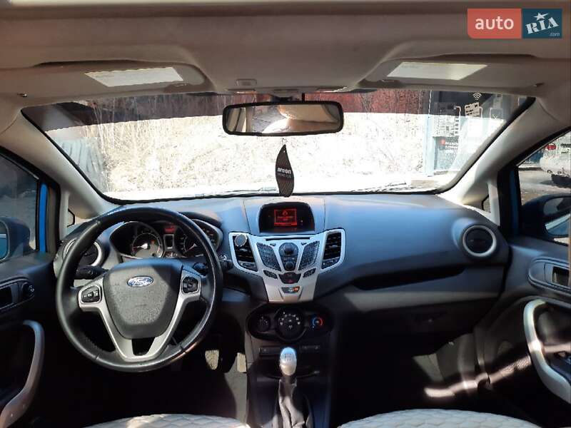 Седан Ford Fiesta 2011 в Коломиї