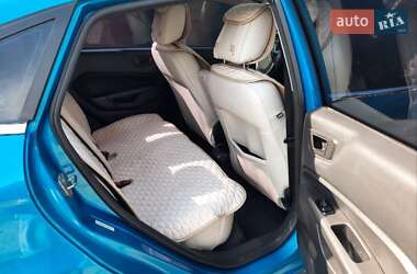 Седан Ford Fiesta 2011 в 