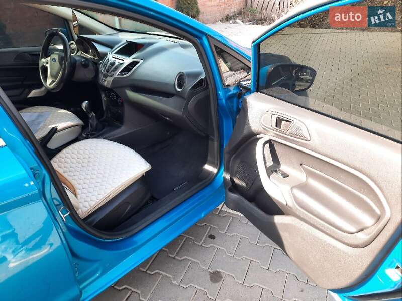Седан Ford Fiesta 2011 в Коломиї