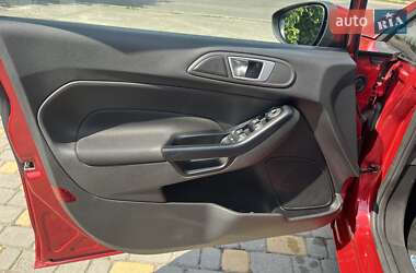 Хэтчбек Ford Fiesta 2016 в 