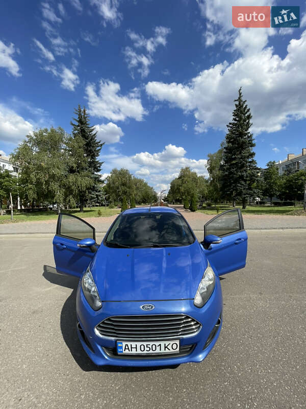 Хэтчбек Ford Fiesta 2013 в 