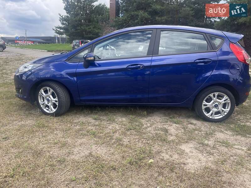 Хетчбек Ford Fiesta 2016 в Києві