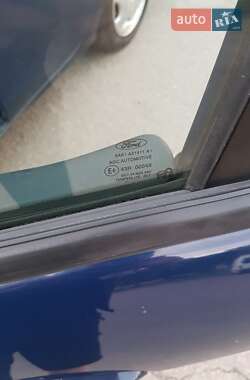 Хэтчбек Ford Fiesta 2011 в 