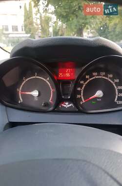 Хэтчбек Ford Fiesta 2011 в 